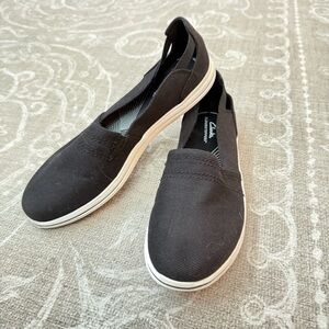 Clarks Women's Black Slip-On Cloudstepper’s Breeze II Sneakers